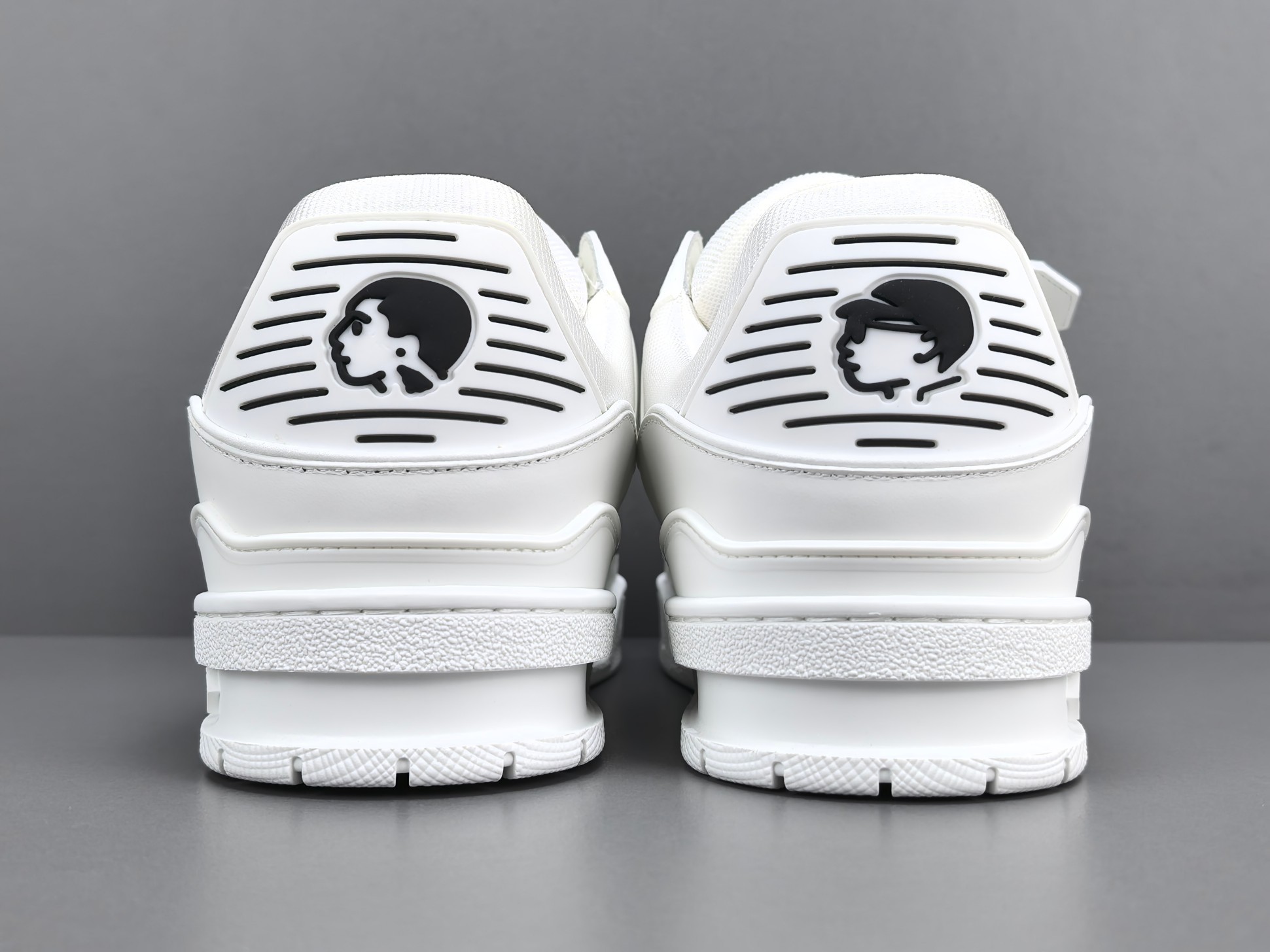 LV Trainer Sneaker 045