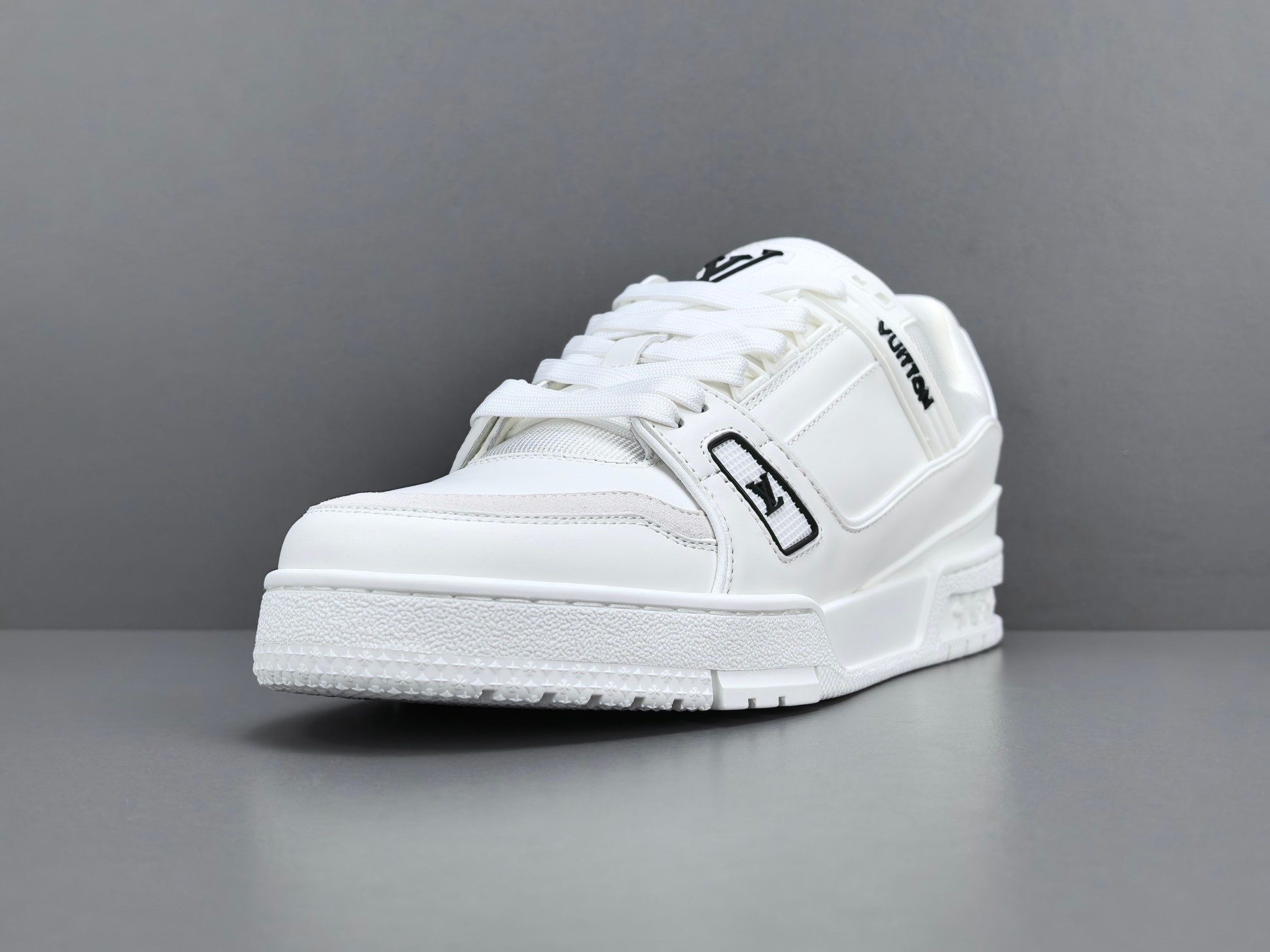 LV Trainer Sneaker 045