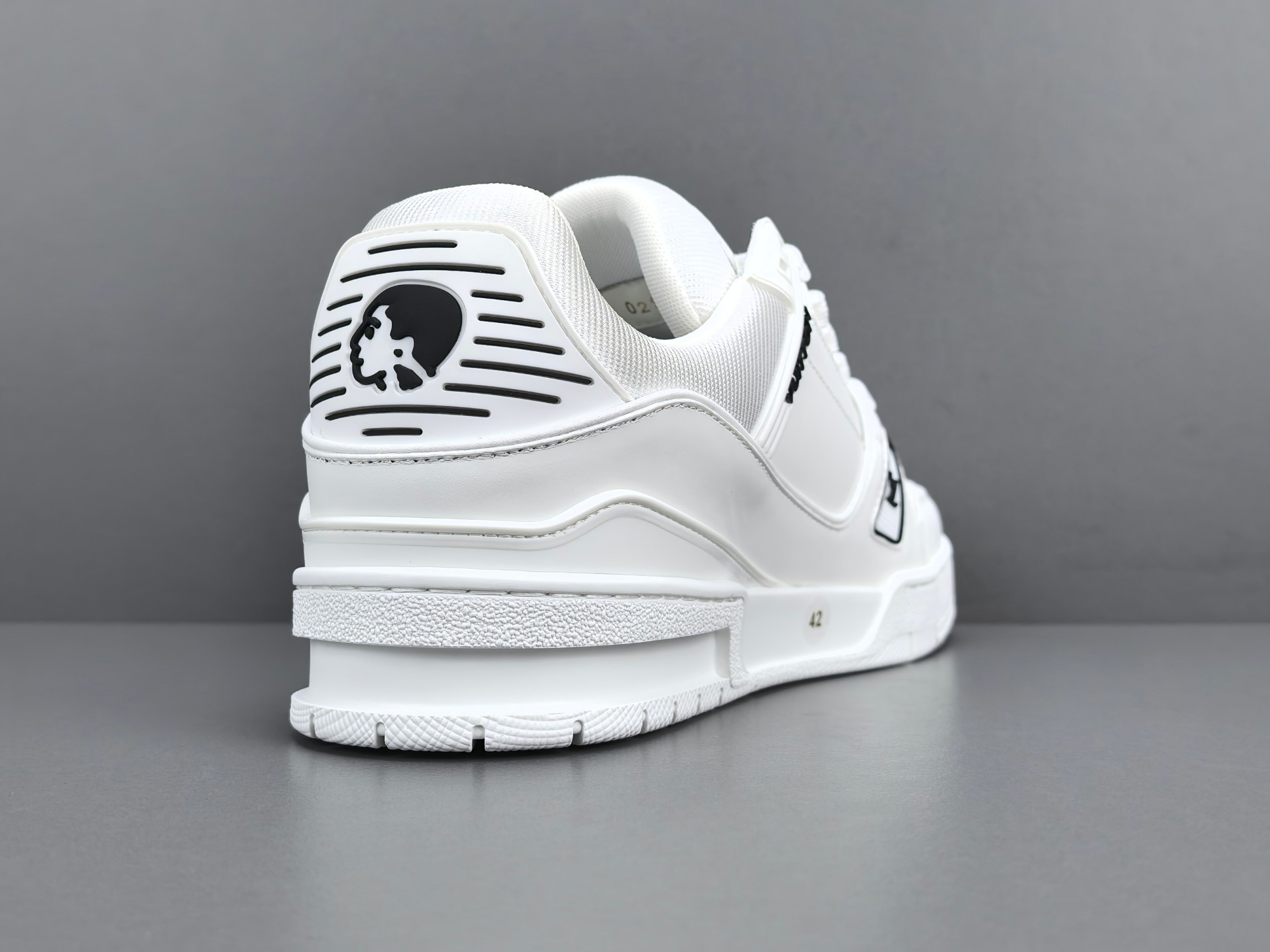 LV Trainer Sneaker 045