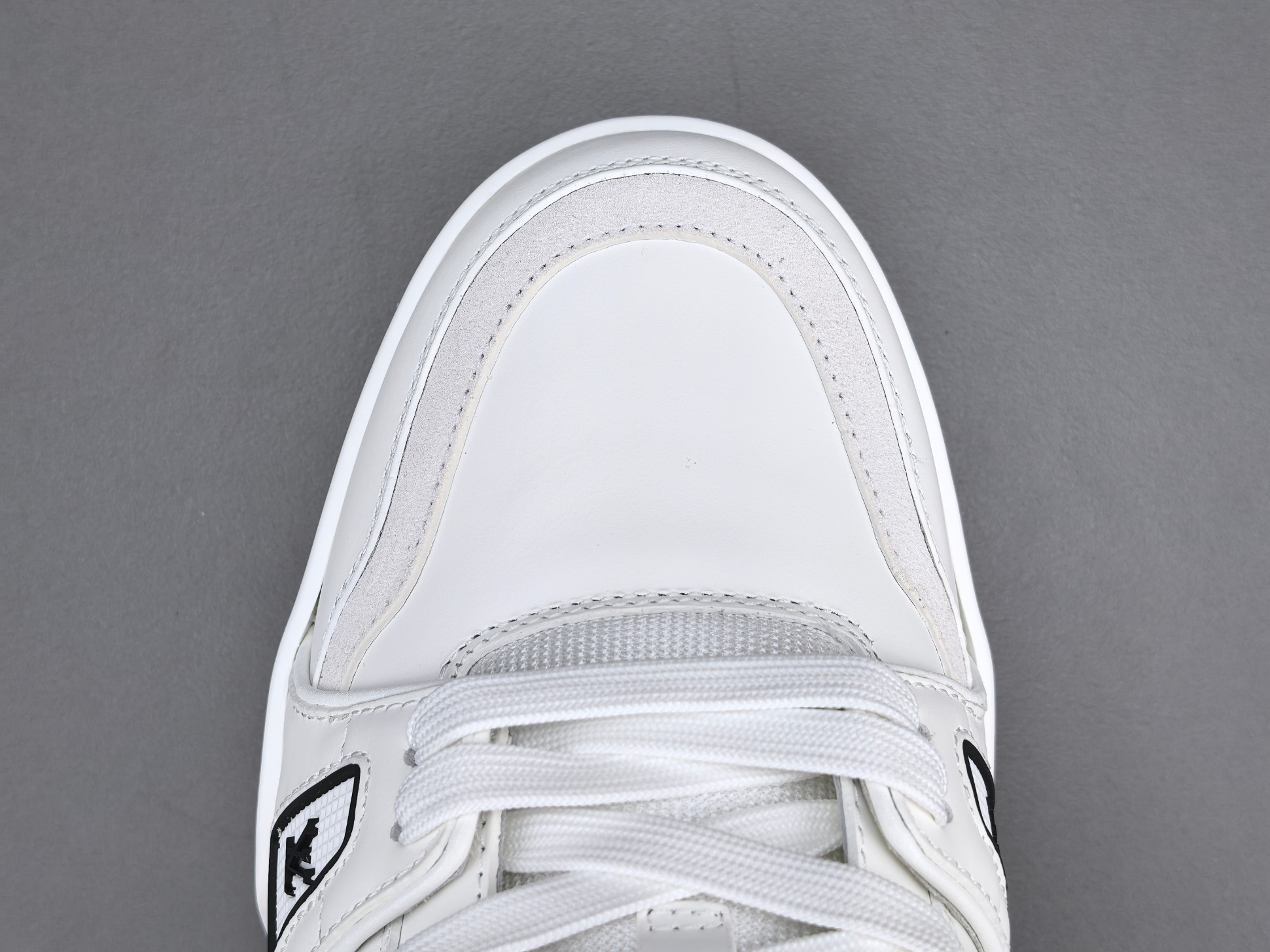 LV Trainer Sneaker 045