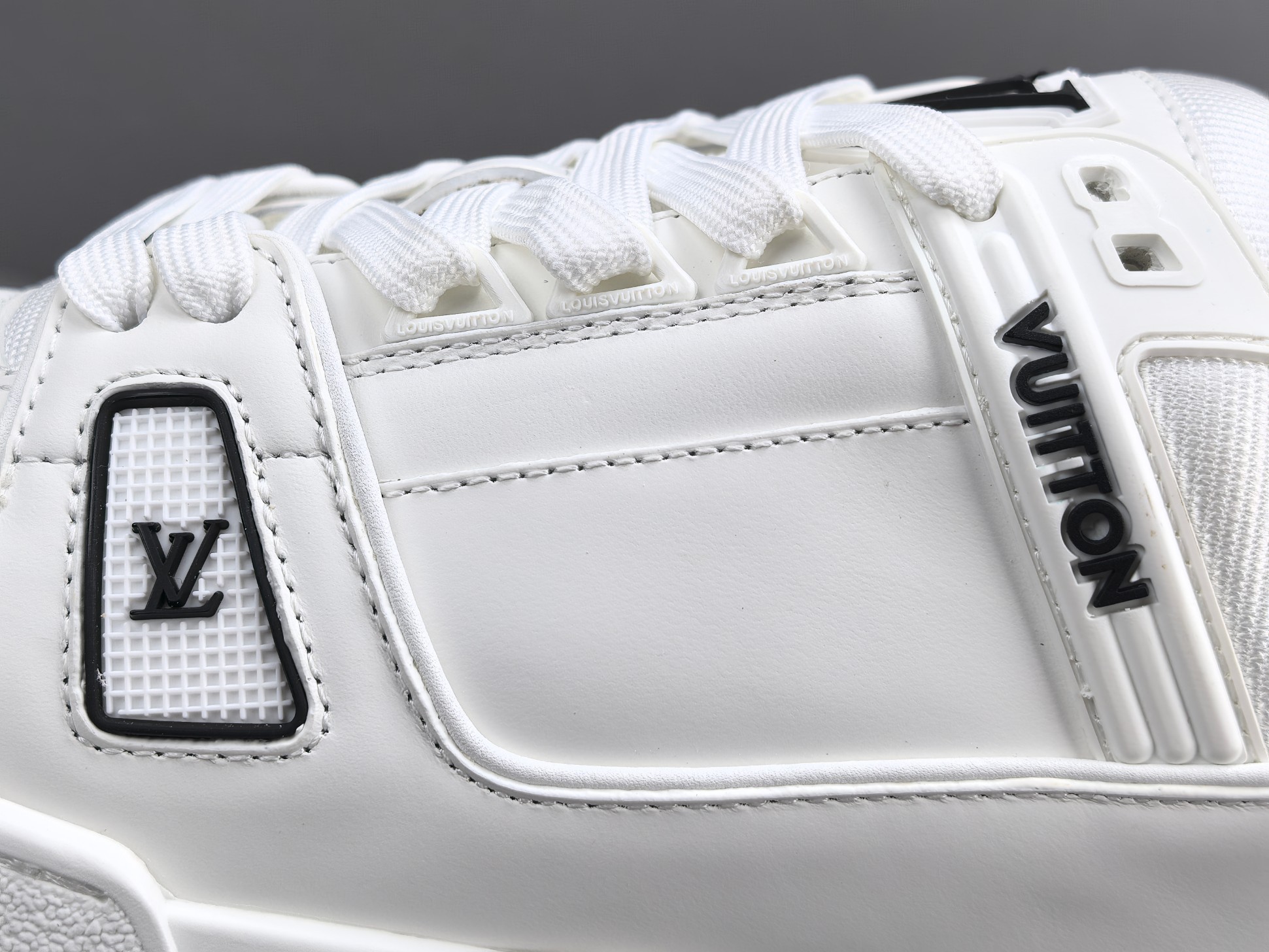LV Trainer Sneaker 045