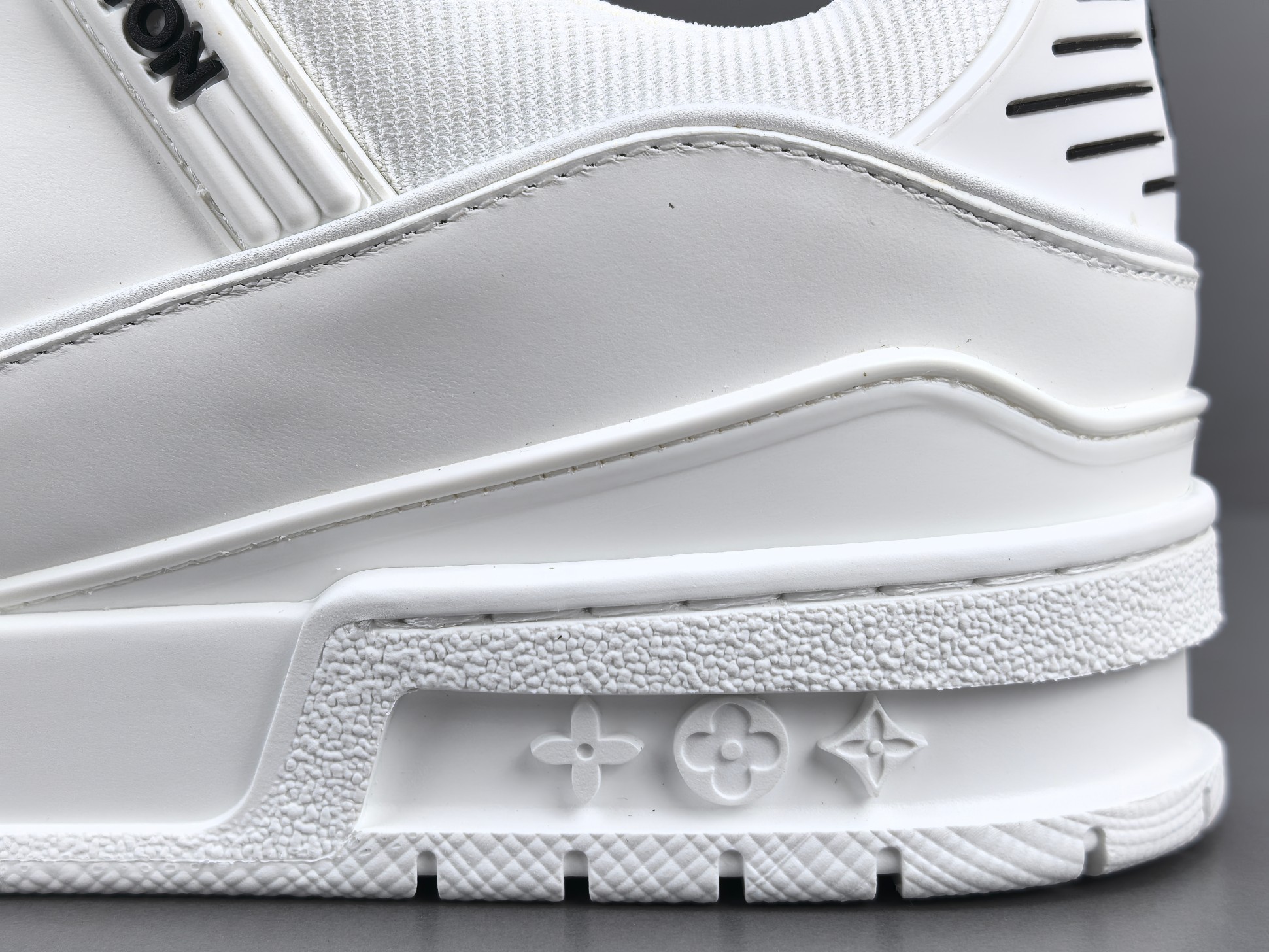 LV Trainer Sneaker 045