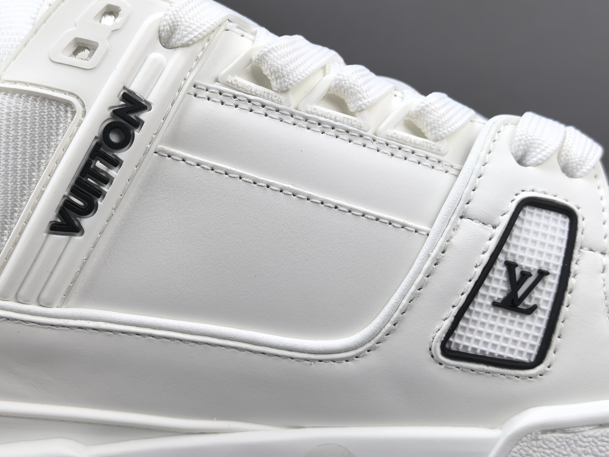 LV Trainer Sneaker 045