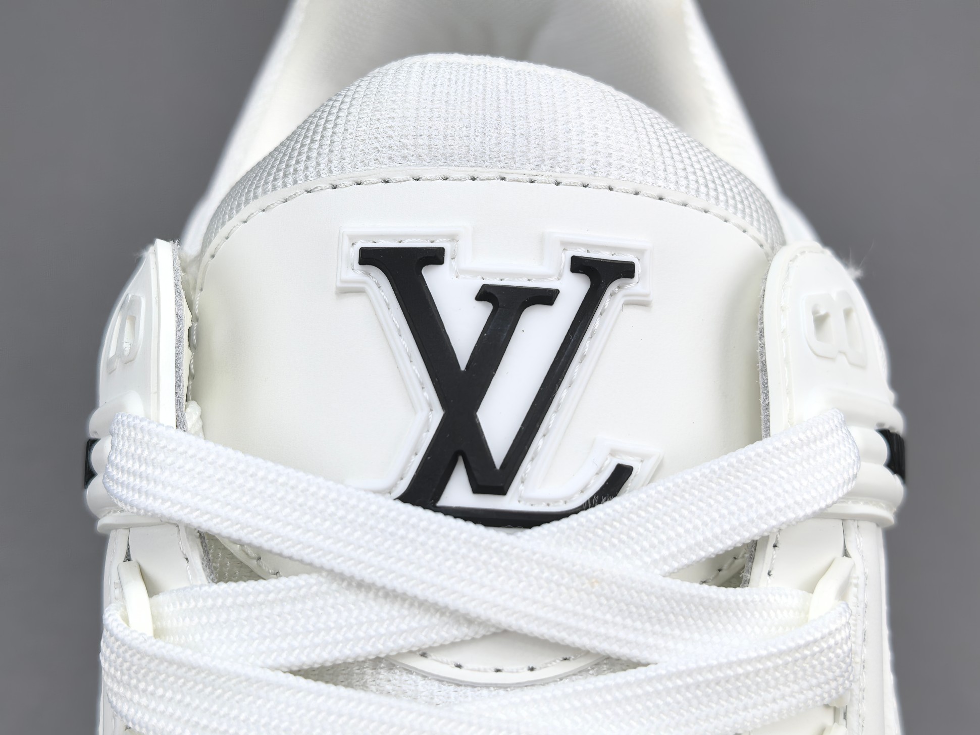 LV Trainer Sneaker 045