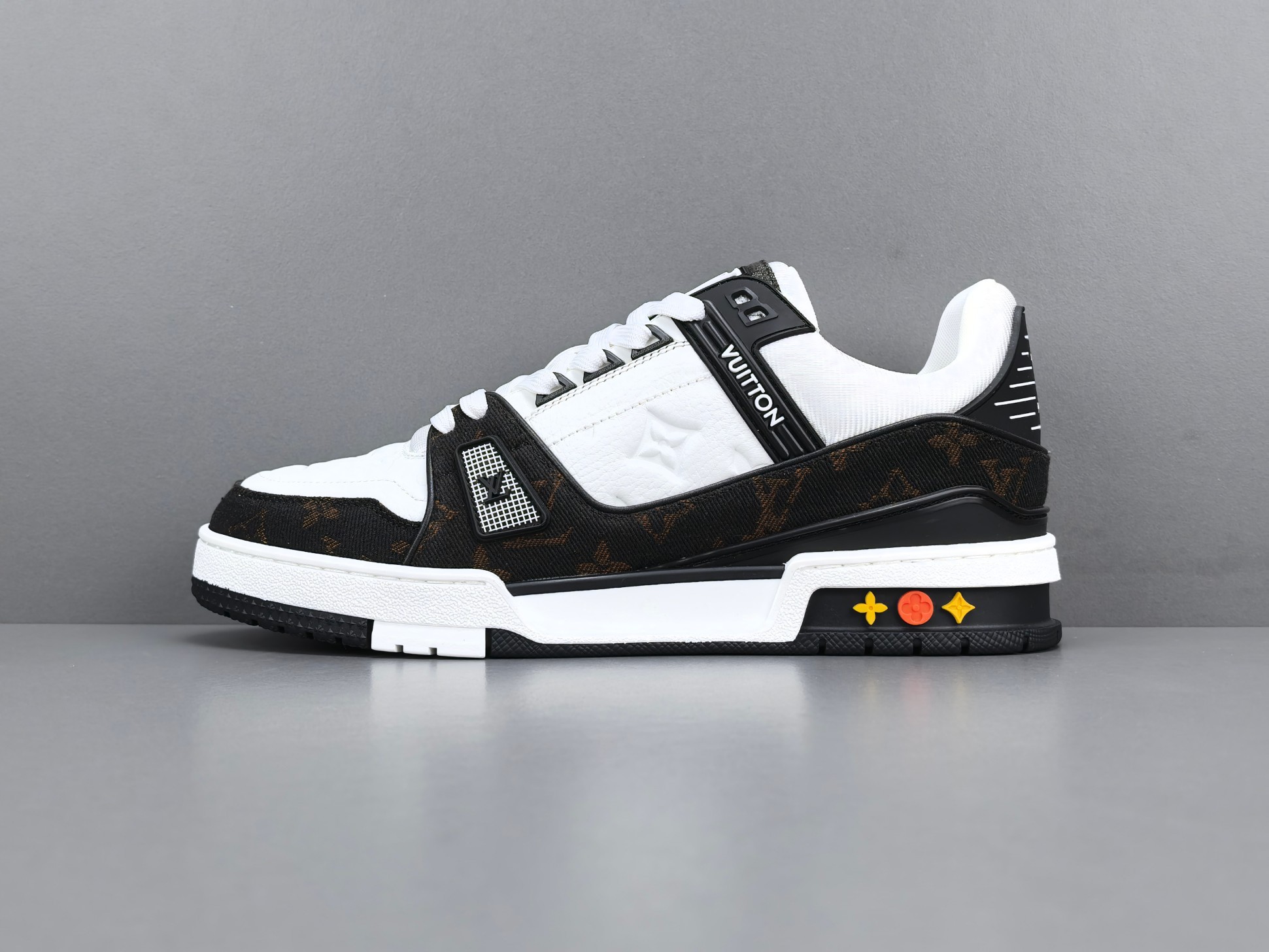 LV Trainer Sneaker 046