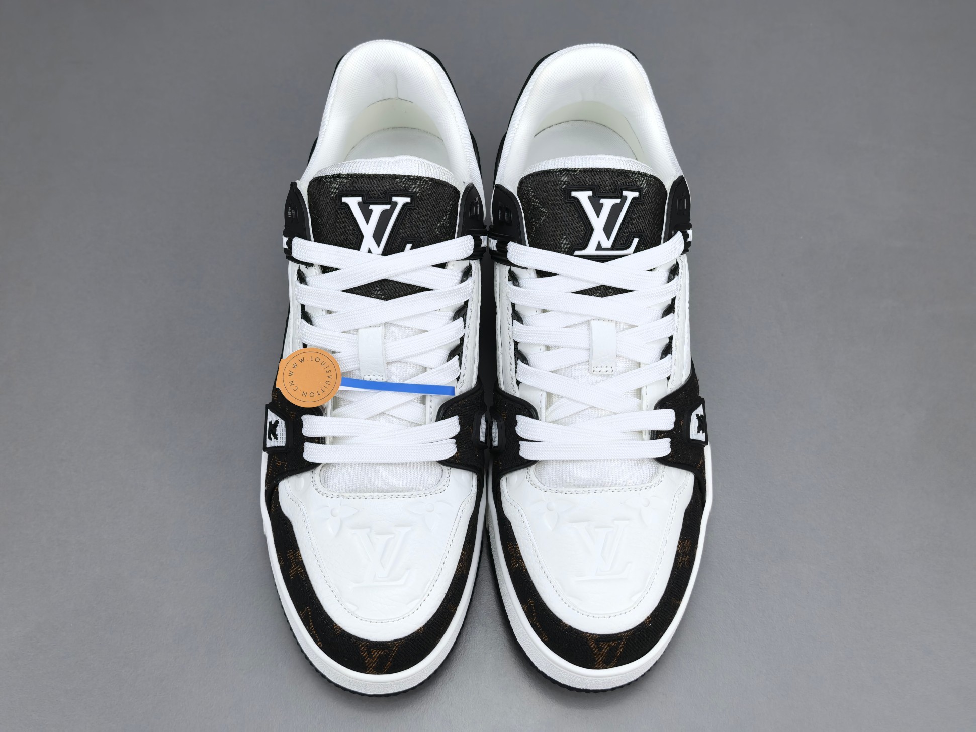 LV Trainer Sneaker 046