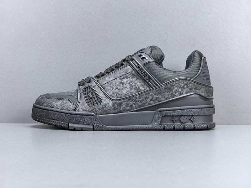 LV Trainer Sneaker 047