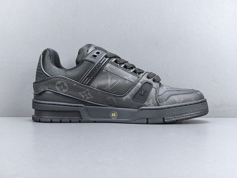 LV Trainer Sneaker 047