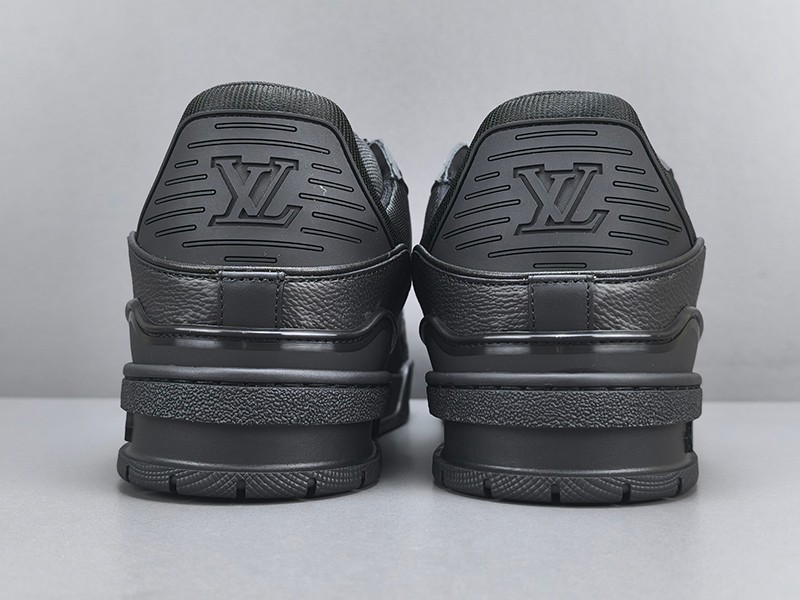 LV Trainer Sneaker 047