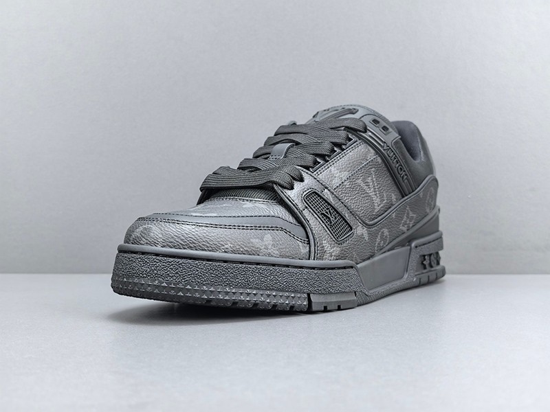 LV Trainer Sneaker 047