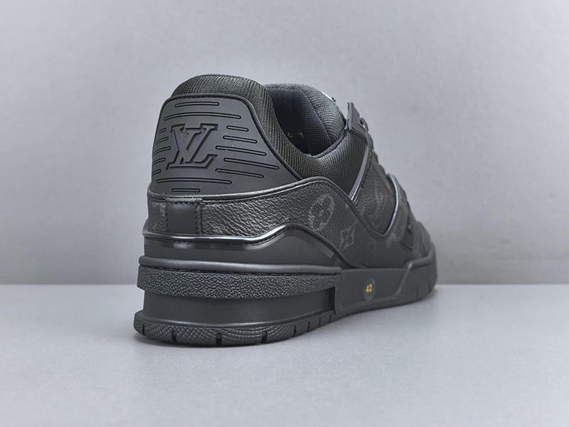 LV Trainer Sneaker 047