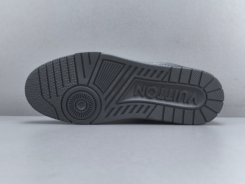 LV Trainer Sneaker 047