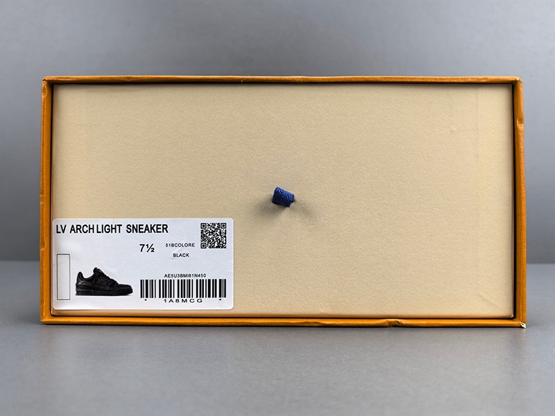 LV Trainer Sneaker 047