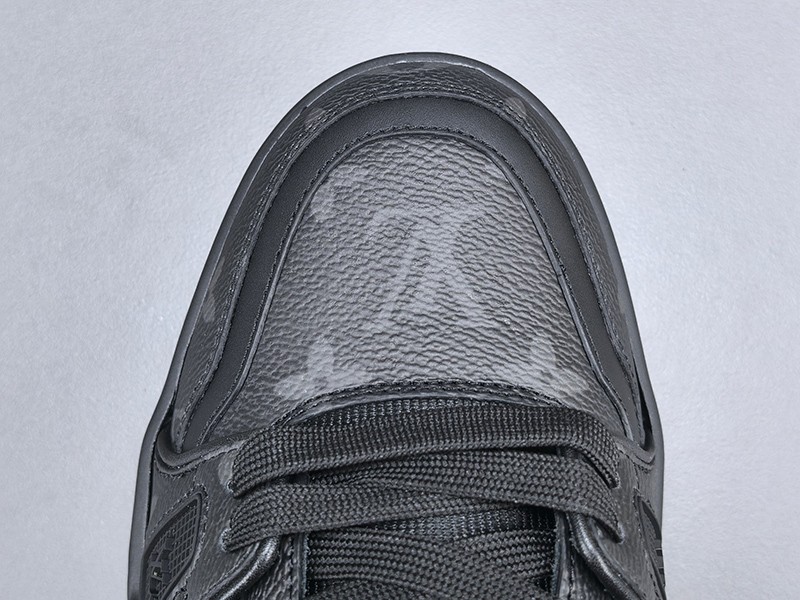 LV Trainer Sneaker 047