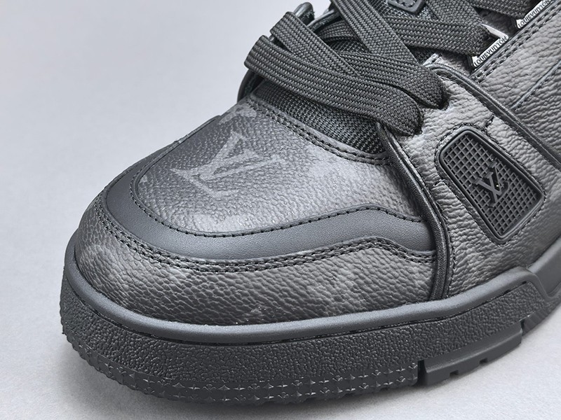 LV Trainer Sneaker 047