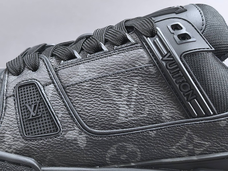 LV Trainer Sneaker 047