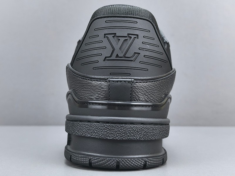 LV Trainer Sneaker 047