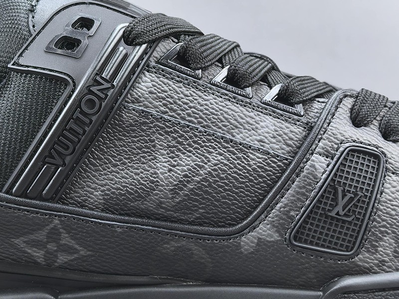 LV Trainer Sneaker 047