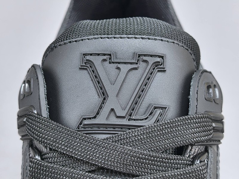 LV Trainer Sneaker 047