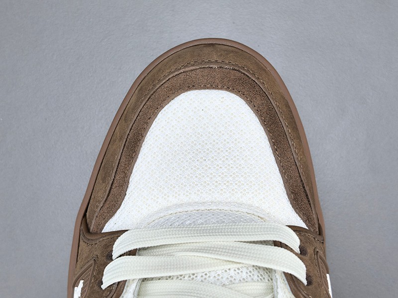 LV Trainer Sneaker 051