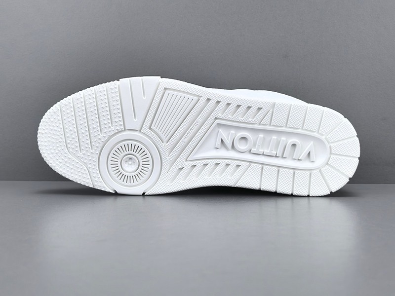 LV Trainer Sneaker 052