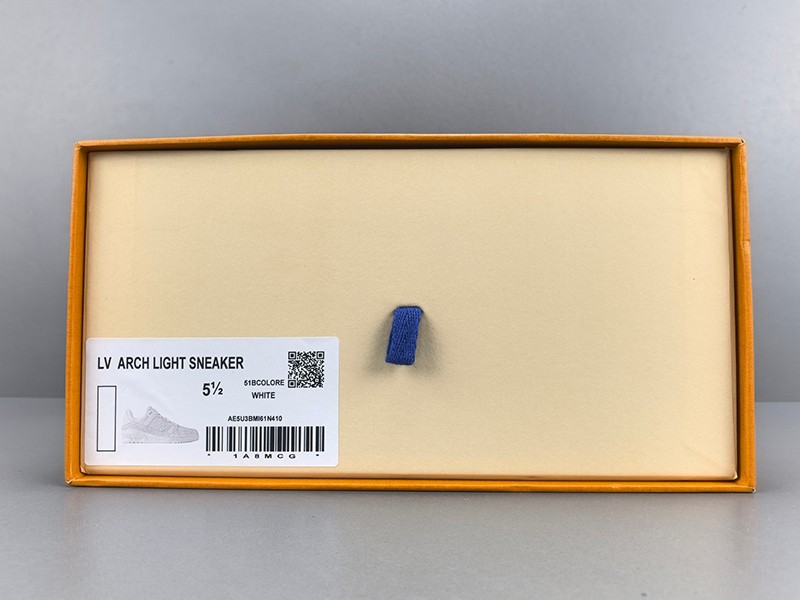 LV Trainer Sneaker 052