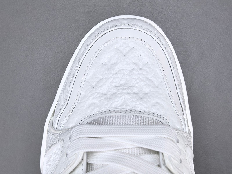 LV Trainer Sneaker 052