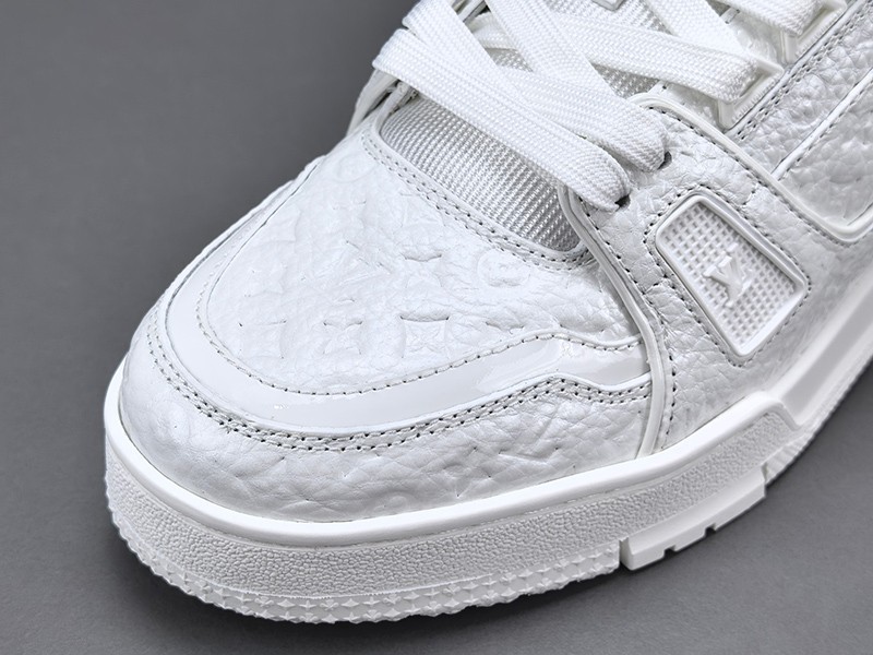 LV Trainer Sneaker 052