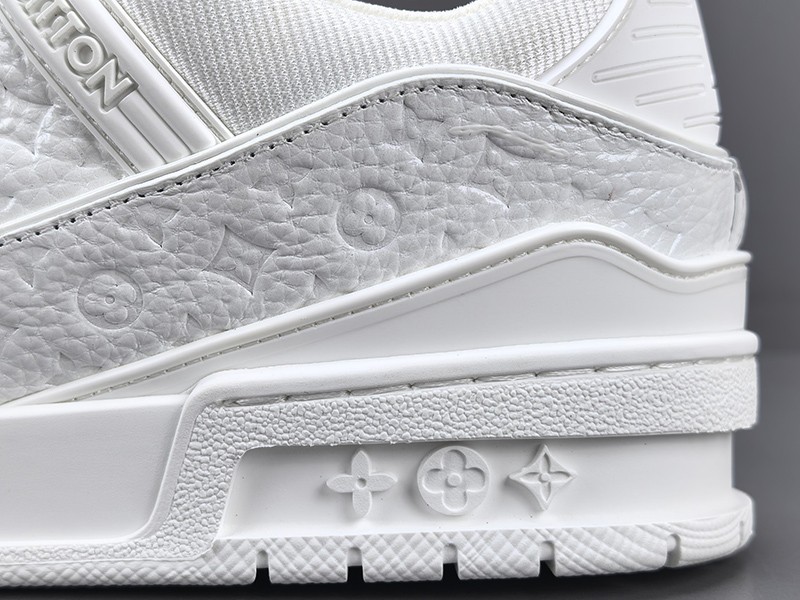 LV Trainer Sneaker 052