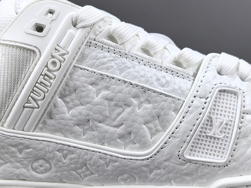 LV Trainer Sneaker 052