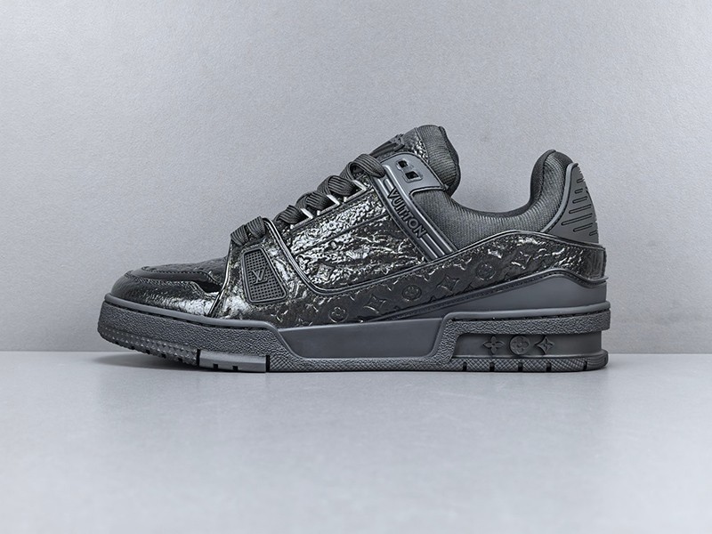 LV Trainer Sneaker 053