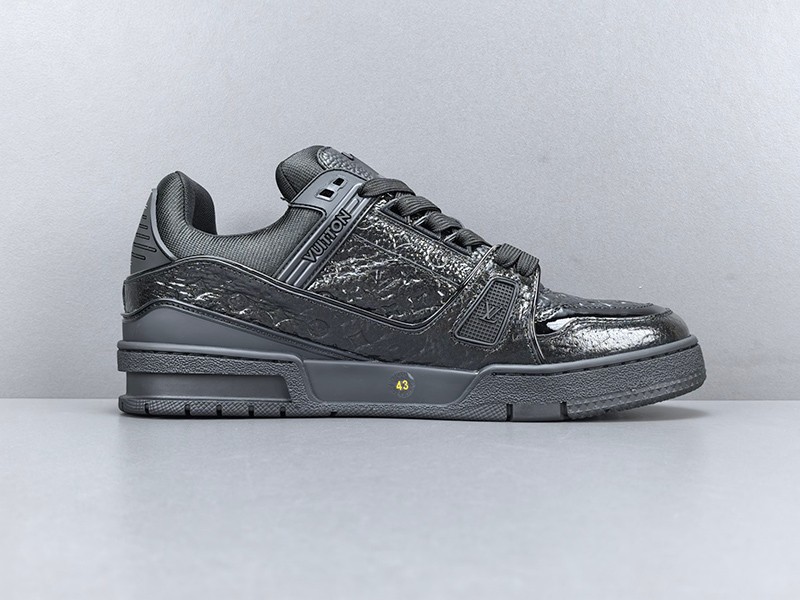 LV Trainer Sneaker 053