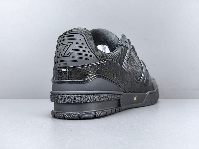 LV Trainer Sneaker 053