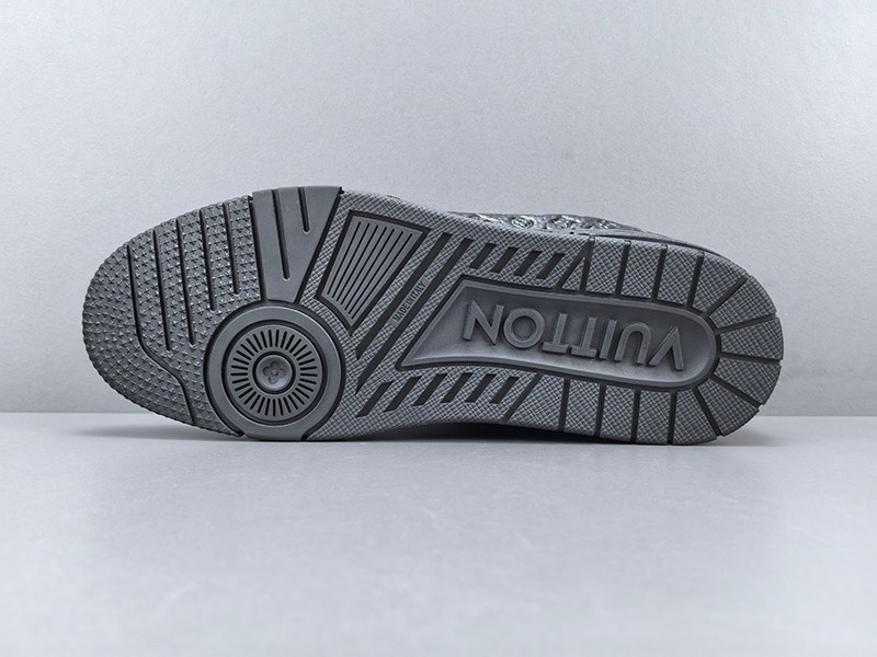 LV Trainer Sneaker 053