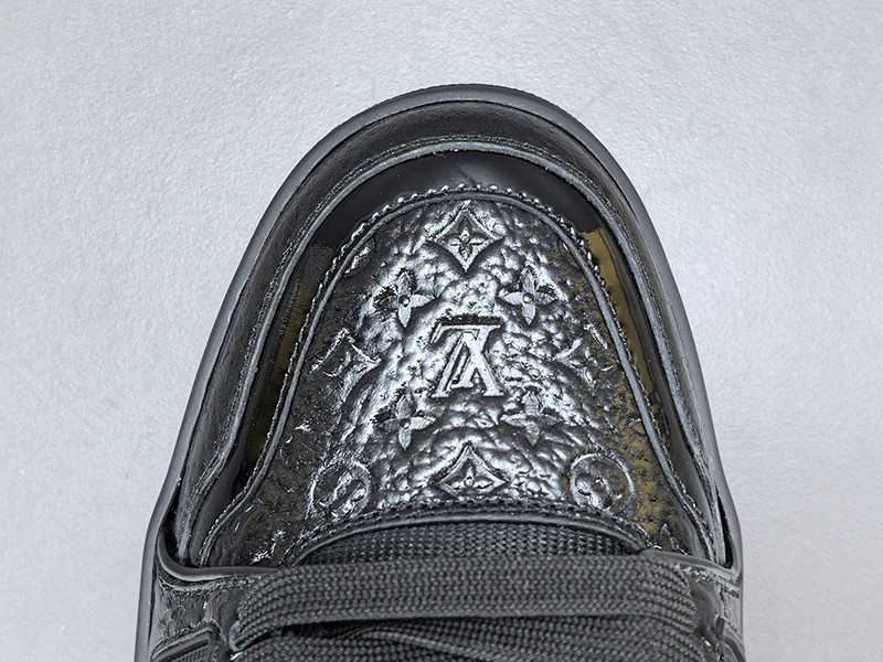 LV Trainer Sneaker 053
