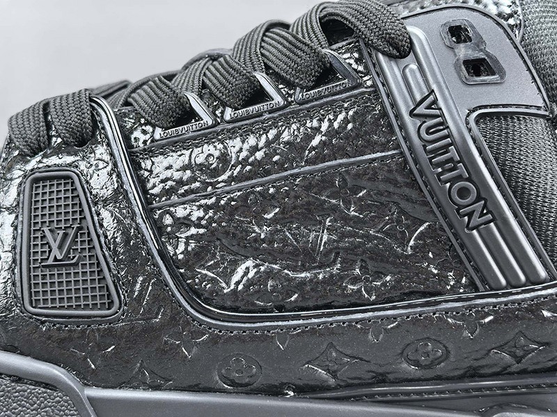 LV Trainer Sneaker 053