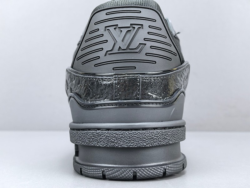 LV Trainer Sneaker 053