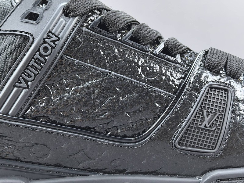 LV Trainer Sneaker 053
