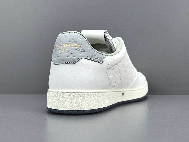 LV Trainer Sneaker 054