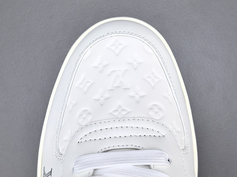 LV Trainer Sneaker 054