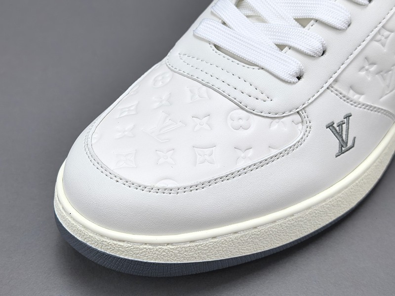 LV Trainer Sneaker 054