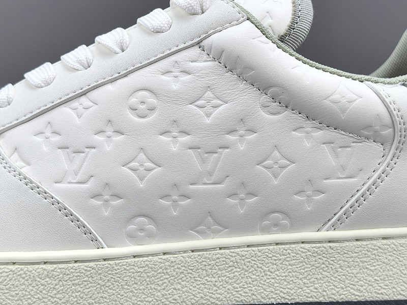 LV Trainer Sneaker 054