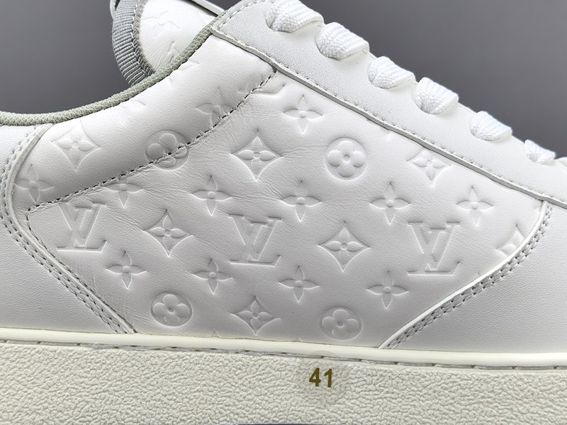 LV Trainer Sneaker 054