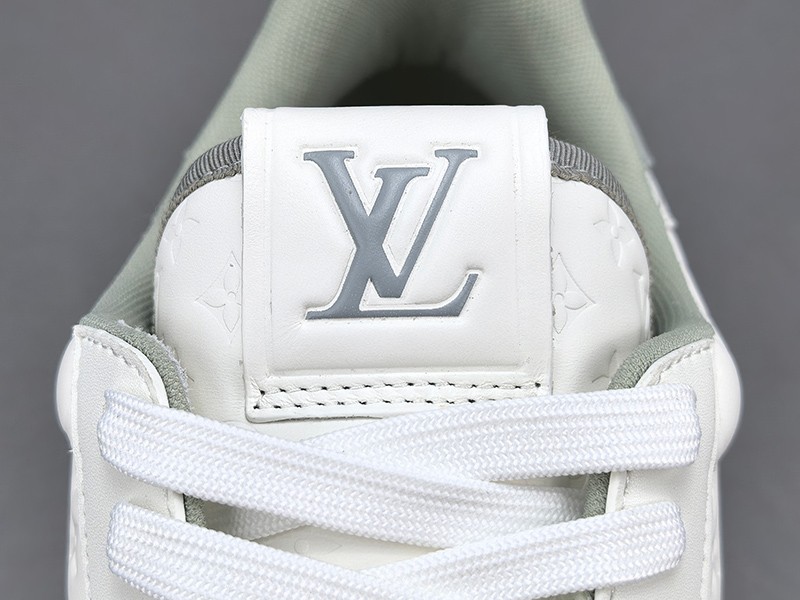 LV Trainer Sneaker 054