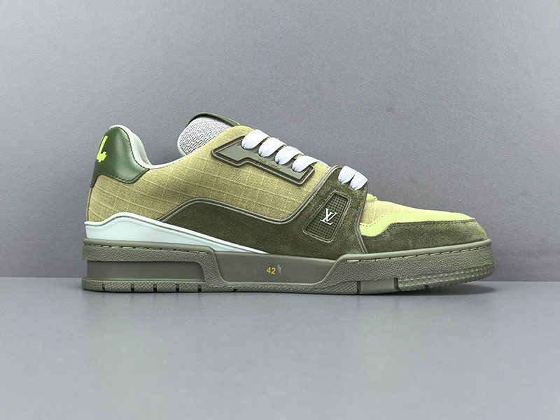 LV Trainer Sneaker 055