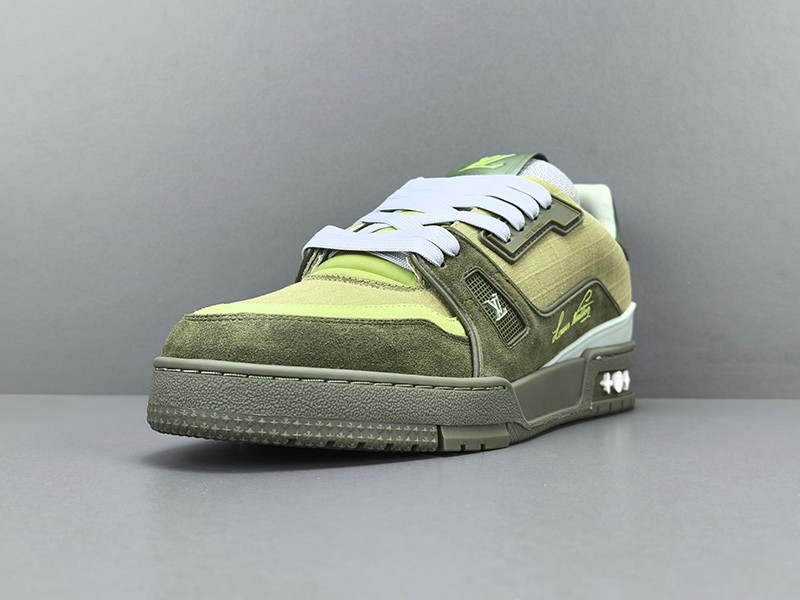 LV Trainer Sneaker 055