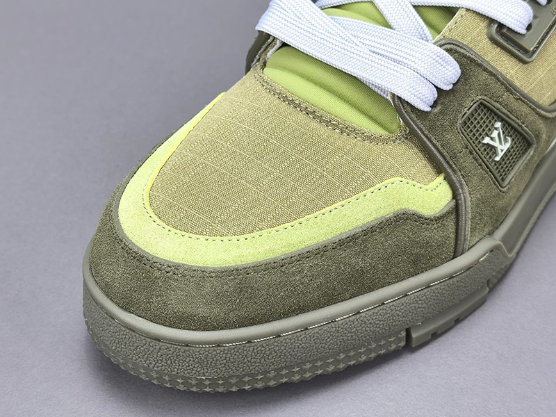 LV Trainer Sneaker 055