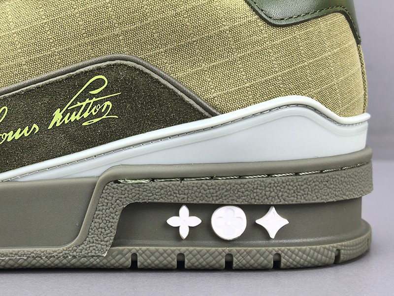 LV Trainer Sneaker 055