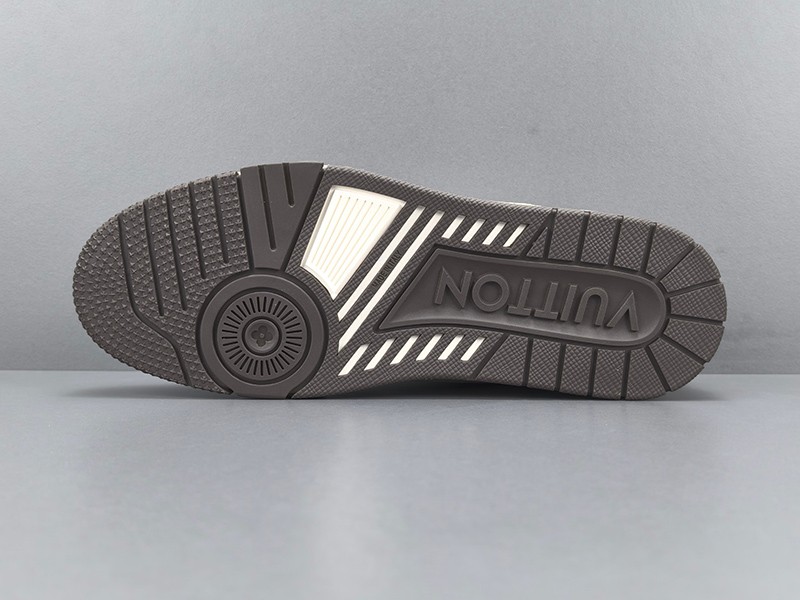 LV Trainer Sneaker 056