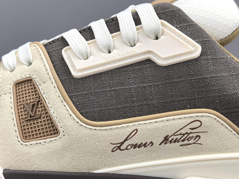 LV Trainer Sneaker 056